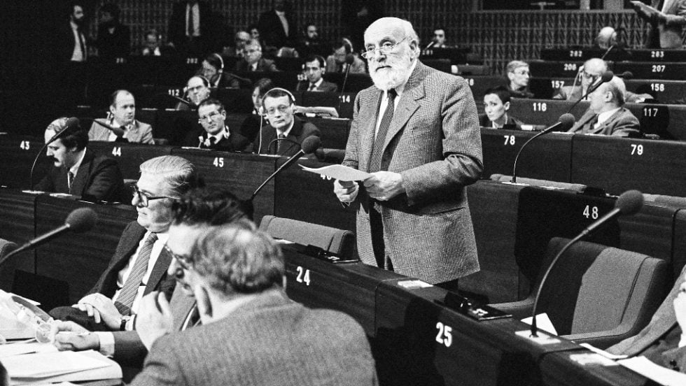 Ο Ιταλός ευρωβουλευτής Αλτιέρο Σπινέλι στην Ολομέλεια το 1984